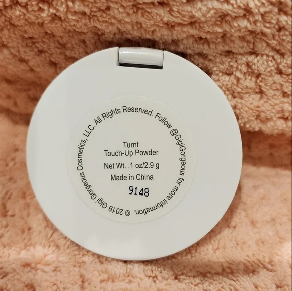 5/$25🆕️Turnt Touch-Up Powder - Picture 5 of 6